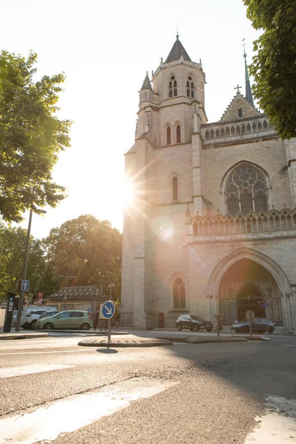 Suite Montrachet 4 Personnes Vue Cathedrale 1 Place De Parking Dijon Exterior photo