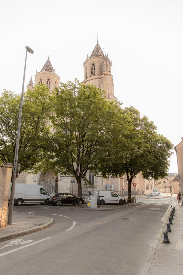 Suite Montrachet 4 Personnes Vue Cathedrale 1 Place De Parking Dijon Exterior photo